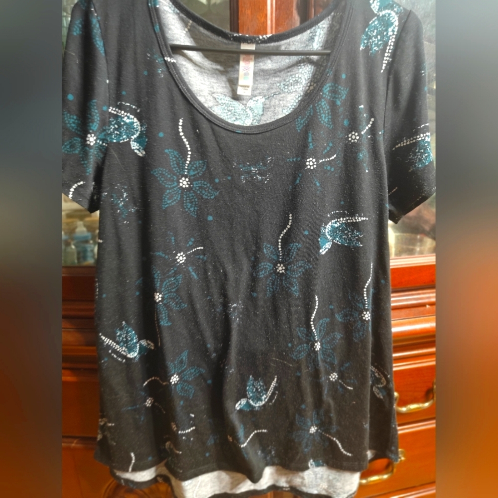 Lularoe classic tee top